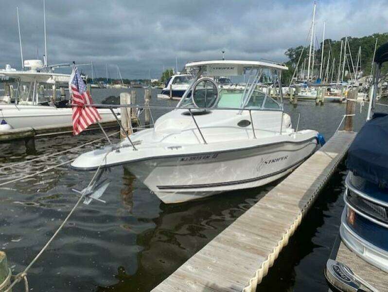 2000 Seaswirl Striper 2300