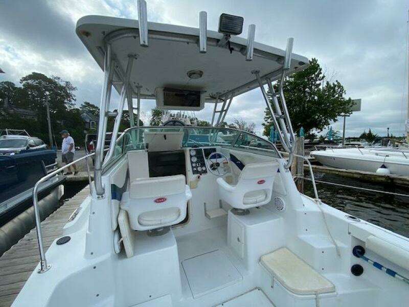 2000 Seaswirl Striper 2300