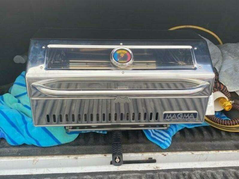 2000 Seaswirl Striper 2300