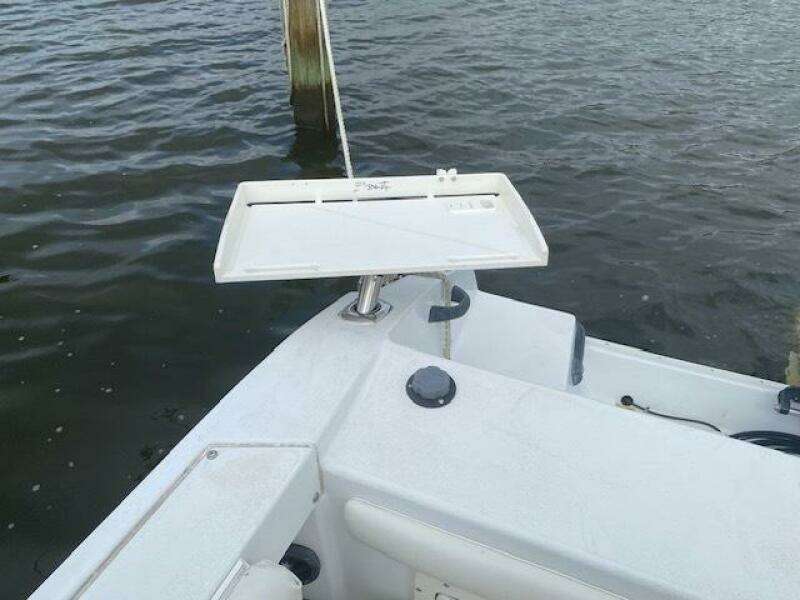 2000 Seaswirl Striper 2300