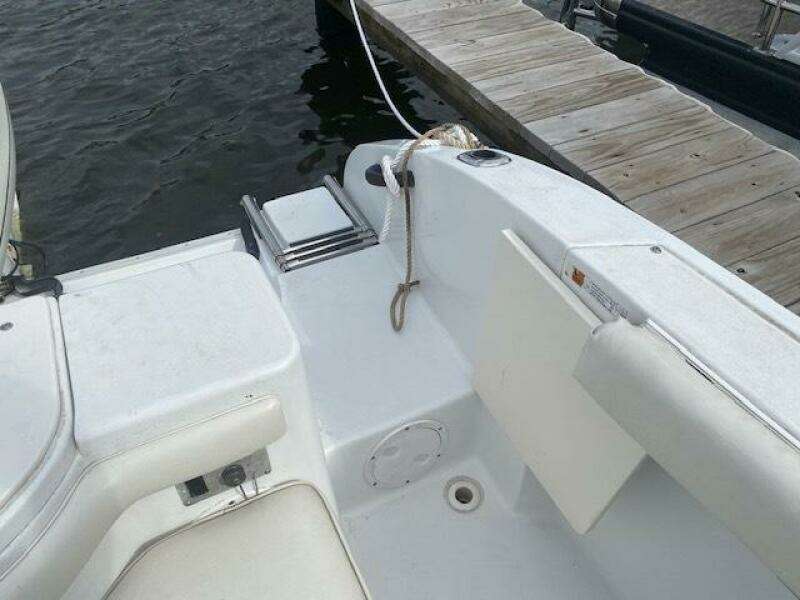 2000 Seaswirl Striper 2300
