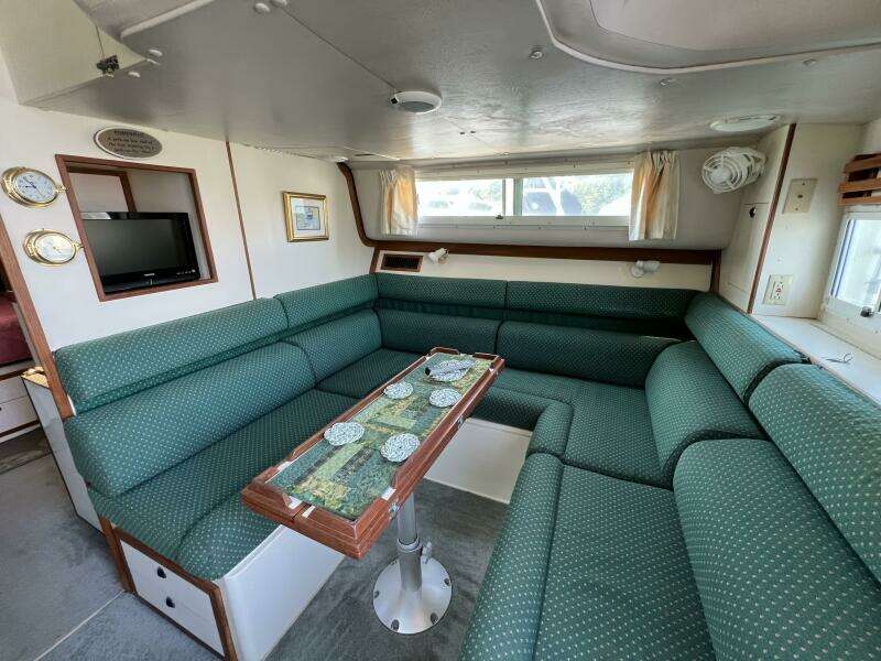 1996 Albin 32+2 Command Bridge