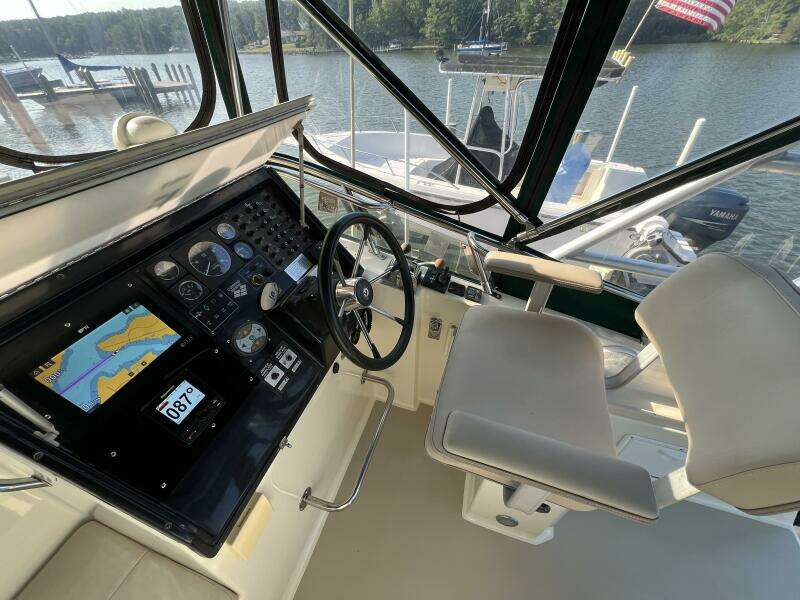 1996 Albin 32+2 Command Bridge