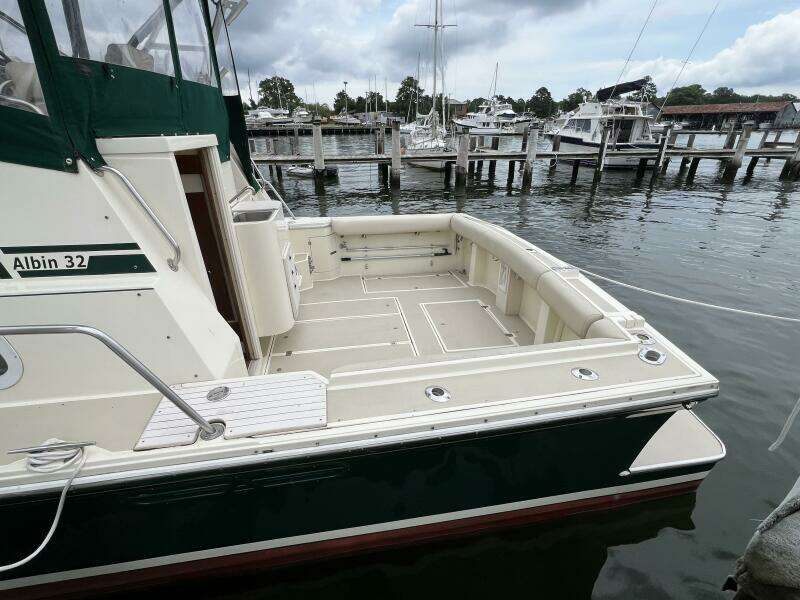 1996 Albin 32+2 Command Bridge
