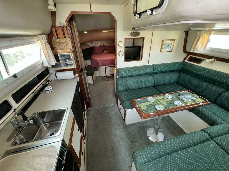 1996 Albin 32+2 Command Bridge