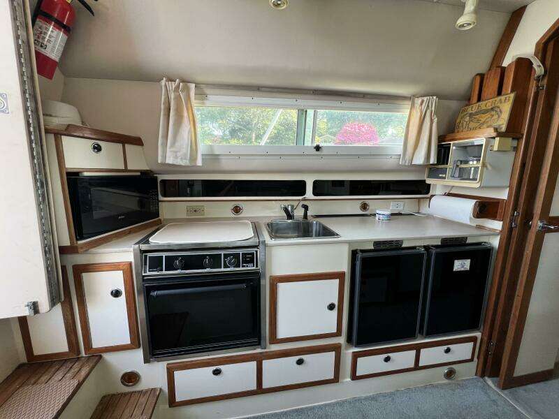 1996 Albin 32+2 Command Bridge