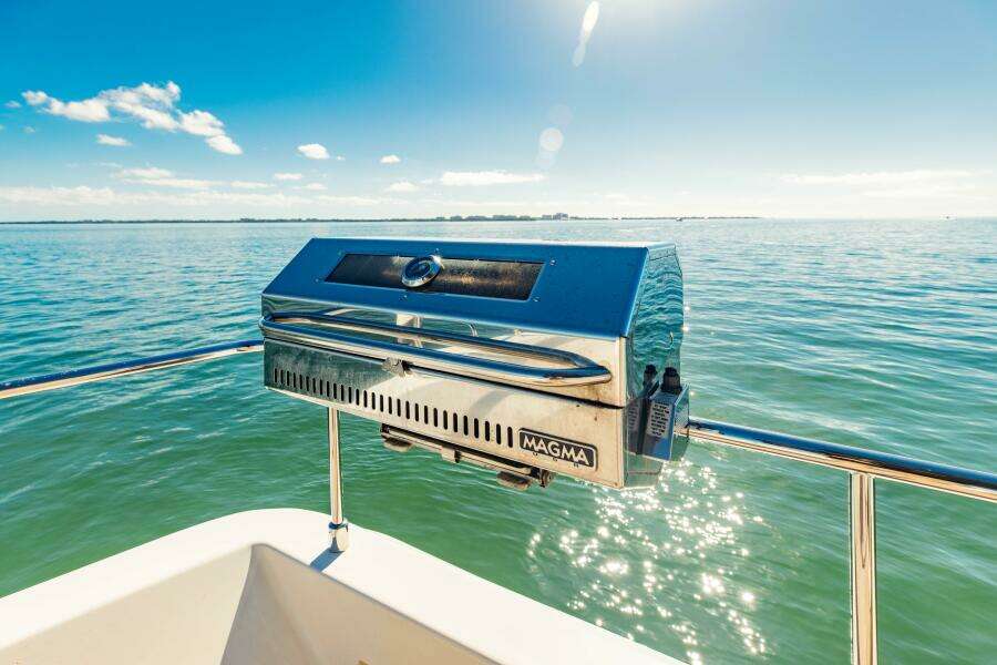 2017 Ferretti Yachts 750