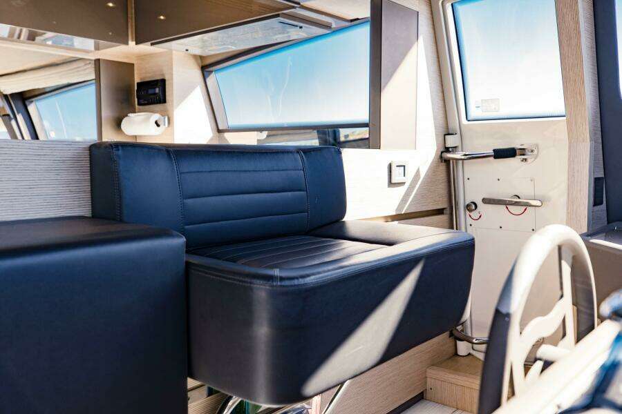 2017 Ferretti Yachts 750