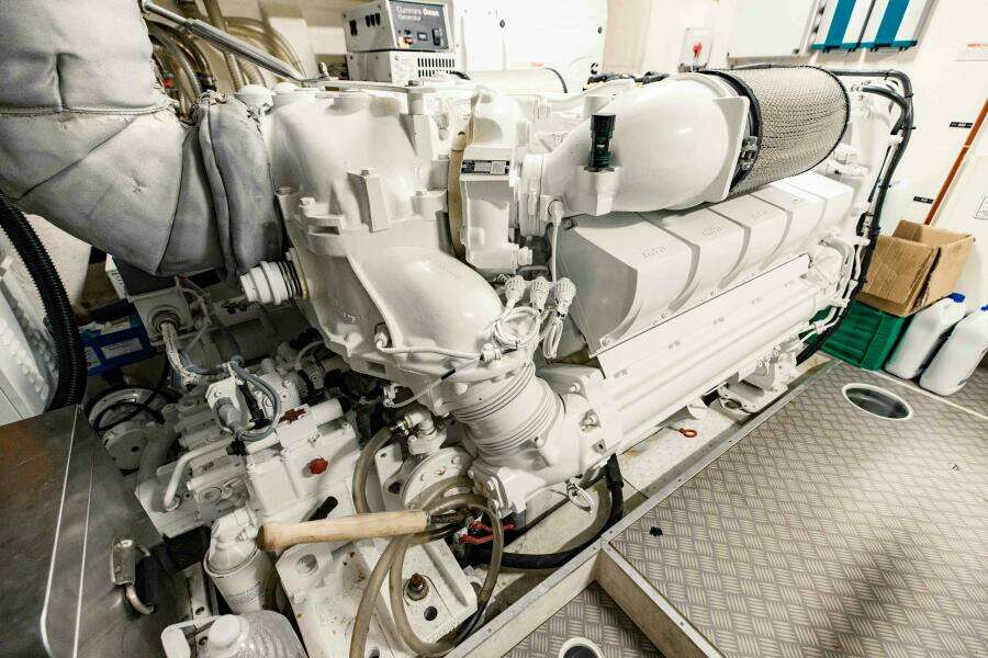 2017 Ferretti Yachts 750