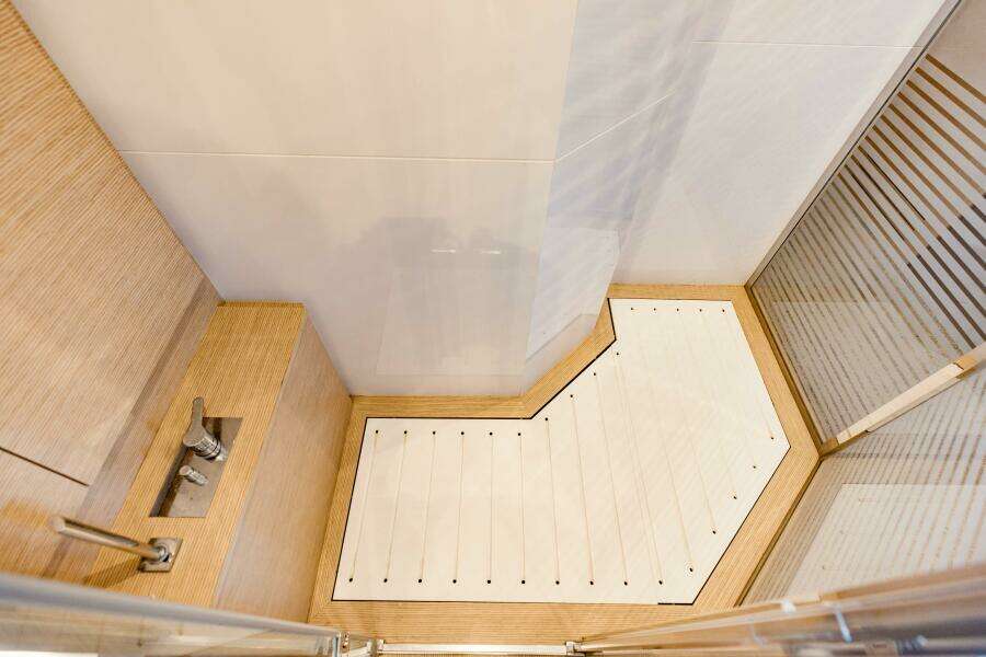 2017 Ferretti Yachts 750