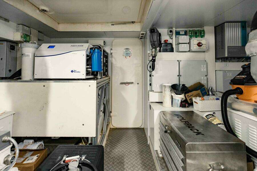 2017 Ferretti Yachts 750