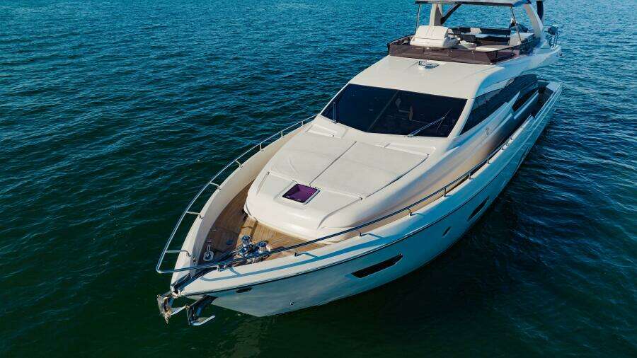 2017 Ferretti Yachts 750
