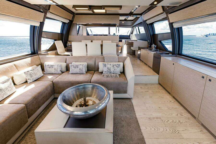 2017 Ferretti Yachts 750
