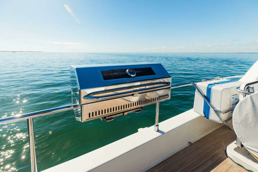 2017 Ferretti Yachts 750