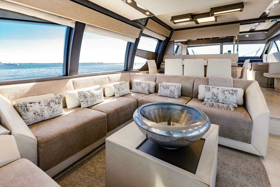 2017 Ferretti Yachts 750