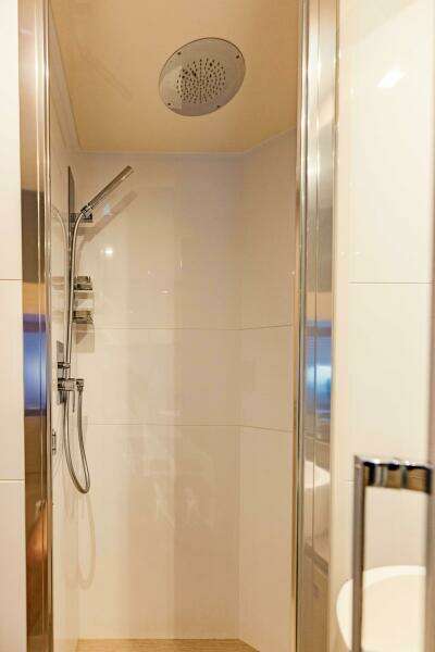 2017 Ferretti Yachts 750