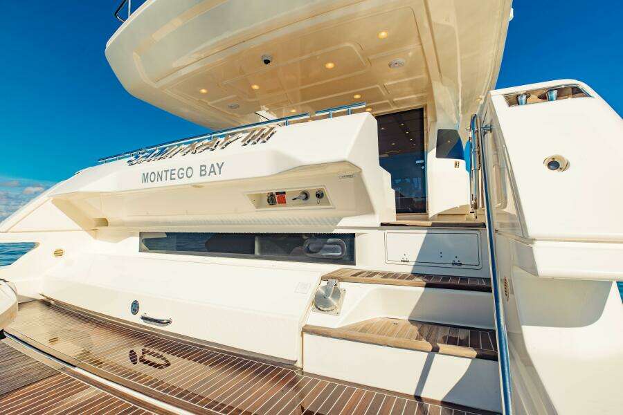 2017 Ferretti Yachts 750
