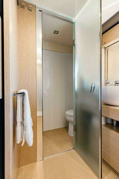 2017 Ferretti Yachts 750