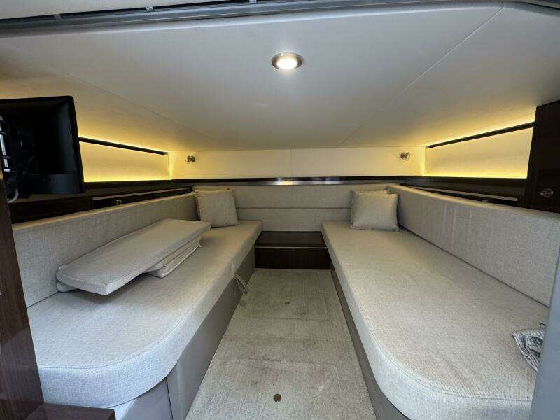 2019 Sea Ray 320 Sundancer