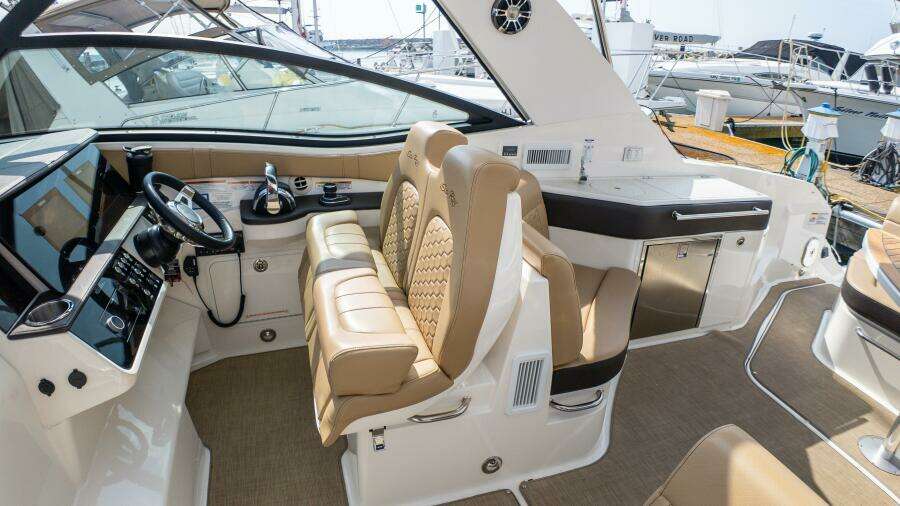 2019 Sea Ray 320 Sundancer