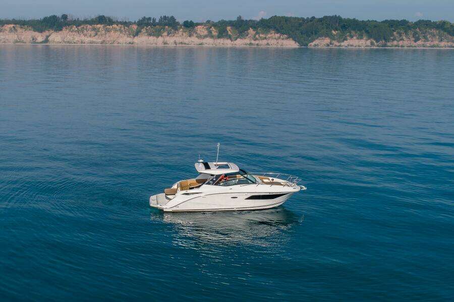 2019 Sea Ray 320 Sundancer