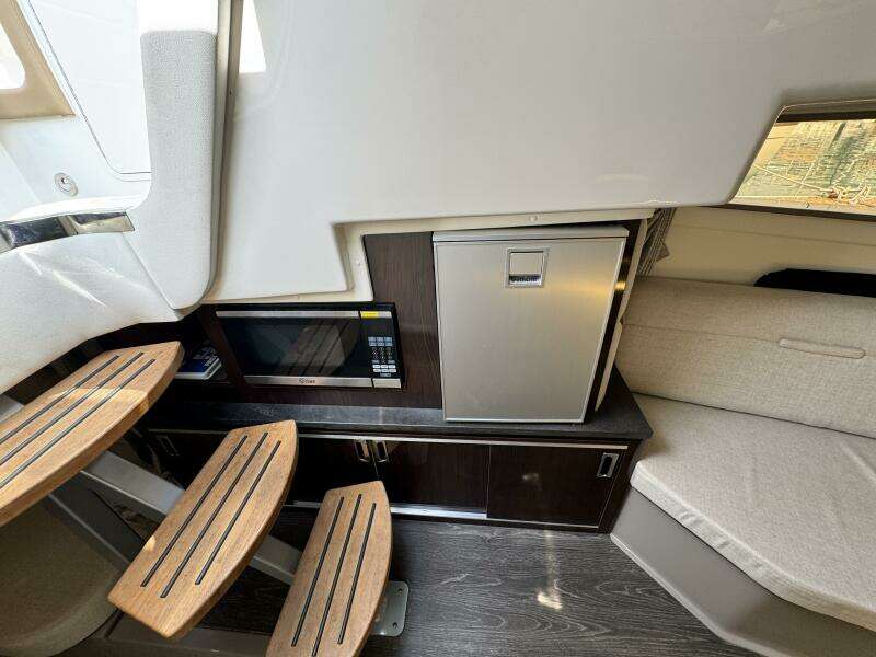 2019 Sea Ray 320 Sundancer