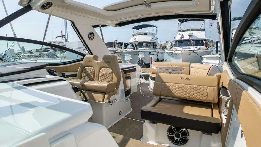 2019 Sea Ray 320 Sundancer