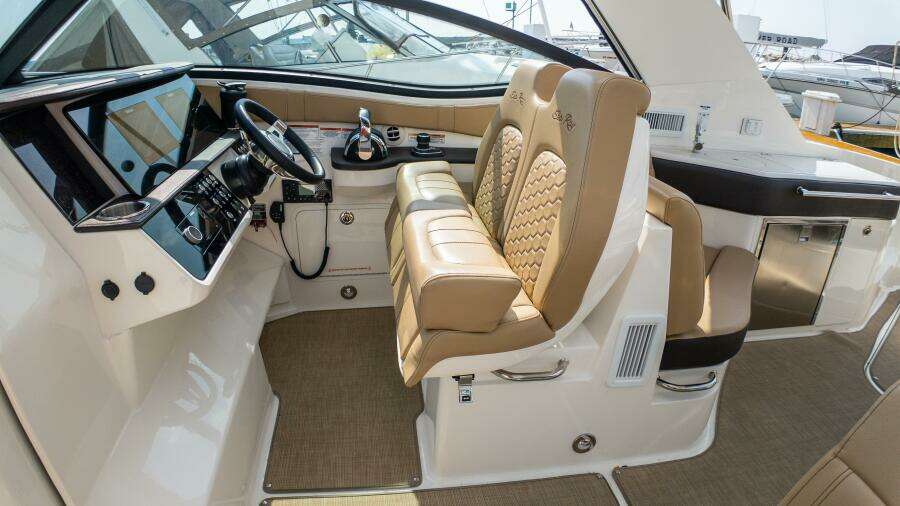 2019 Sea Ray 320 Sundancer