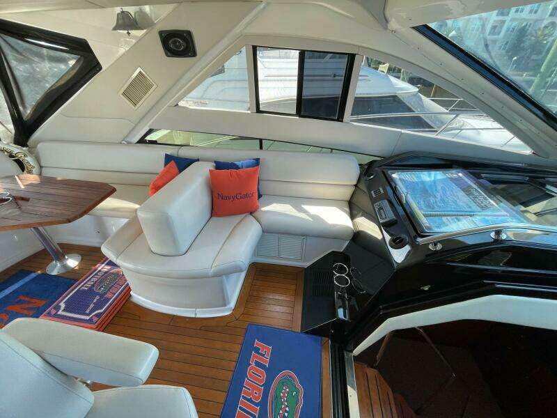 Regal 52 Sport Coupe - Helm Deck