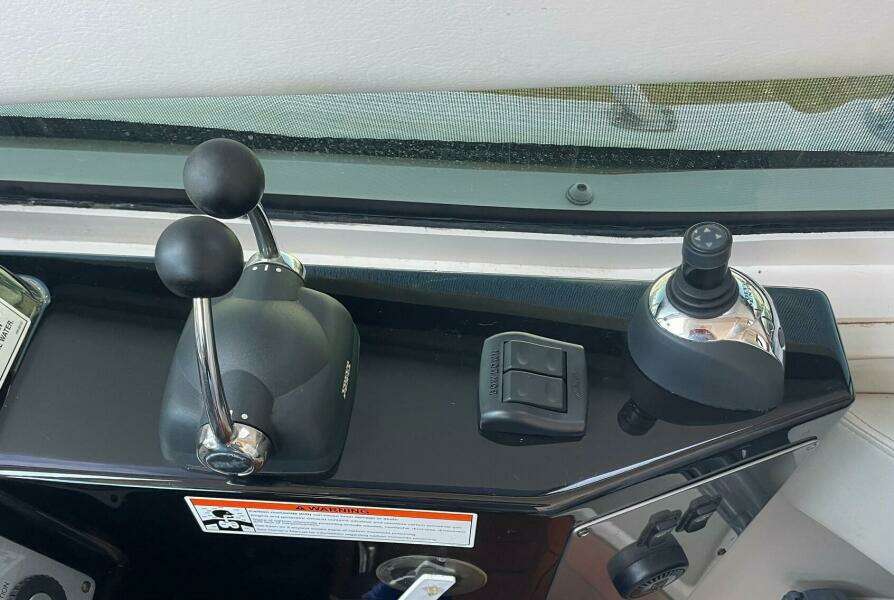 Regal 52 Sport Coupe - Helm