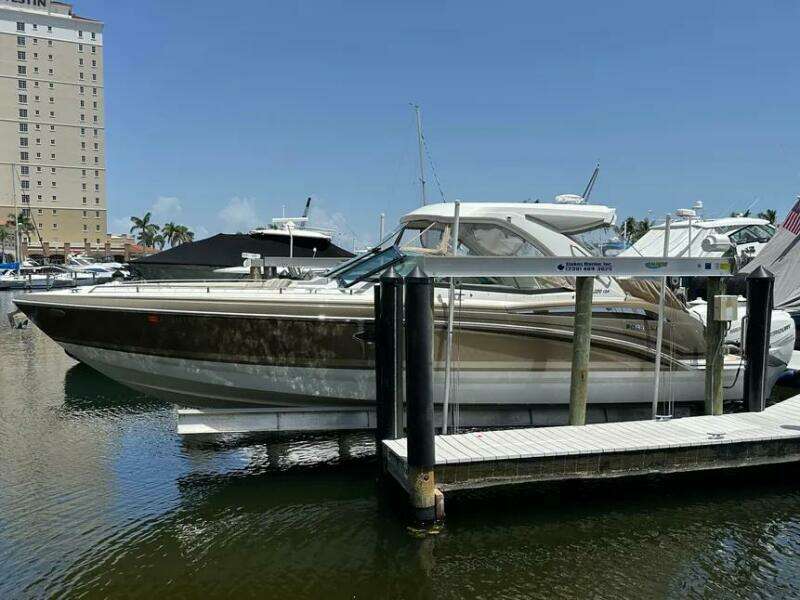 2019 Formula 350 Crossover Bowrider