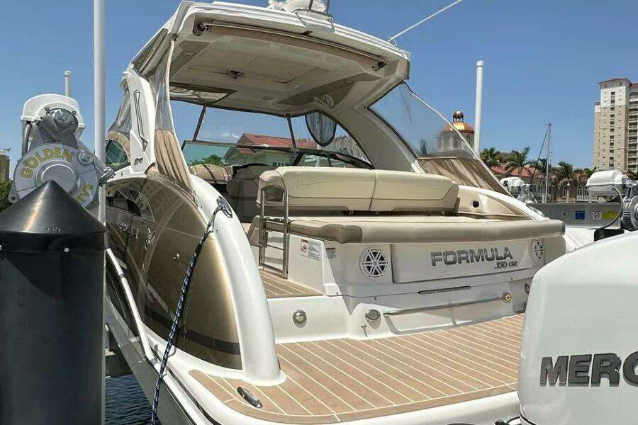 2019 Formula 350 Crossover Bowrider