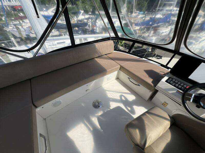 2016 Carver C34 Forward Bridge Seating