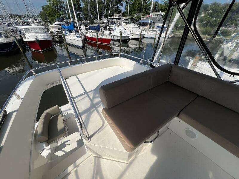 2016 Carver C34 Aft Bridge Seating