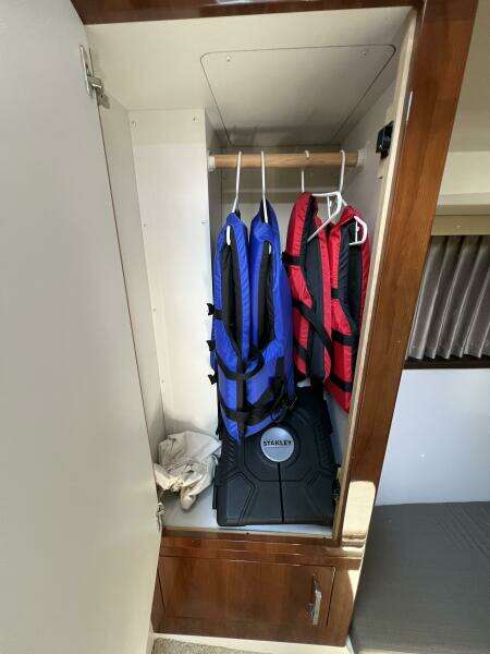 2016 Carver C34 V-Berth Port Closet