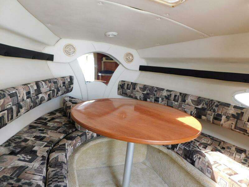 2004 Rinker Fiesta Vee 270