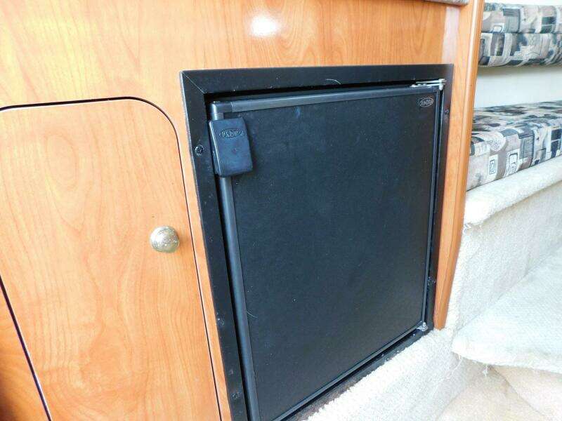 2004 Rinker Fiesta Vee 270