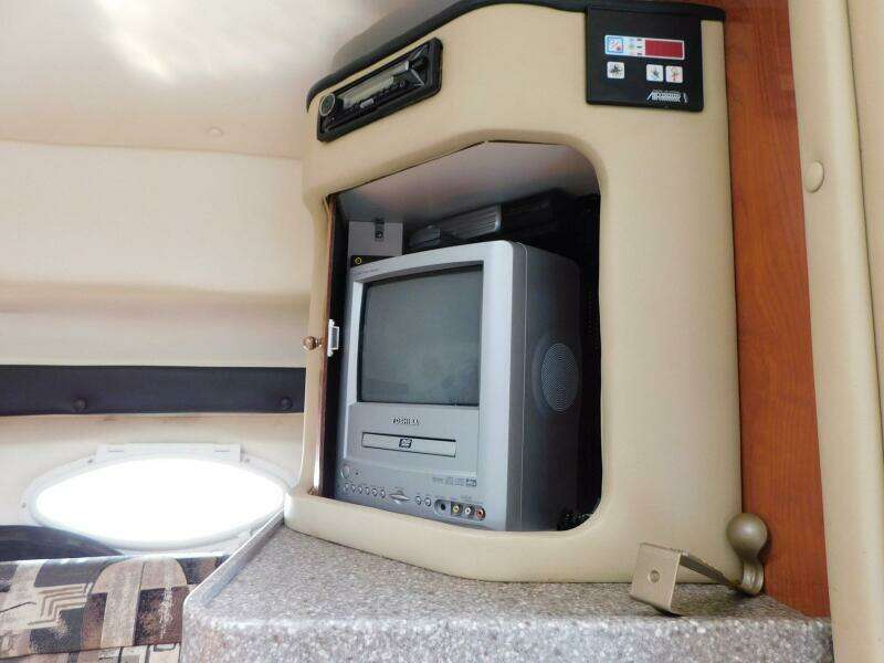 2004 Rinker Fiesta Vee 270