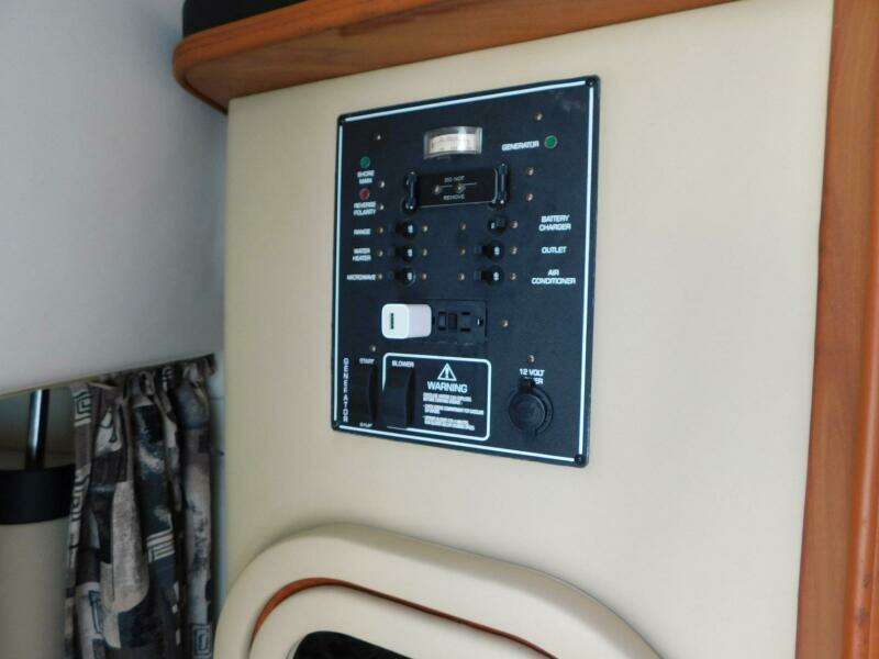 2004 Rinker Fiesta Vee 270