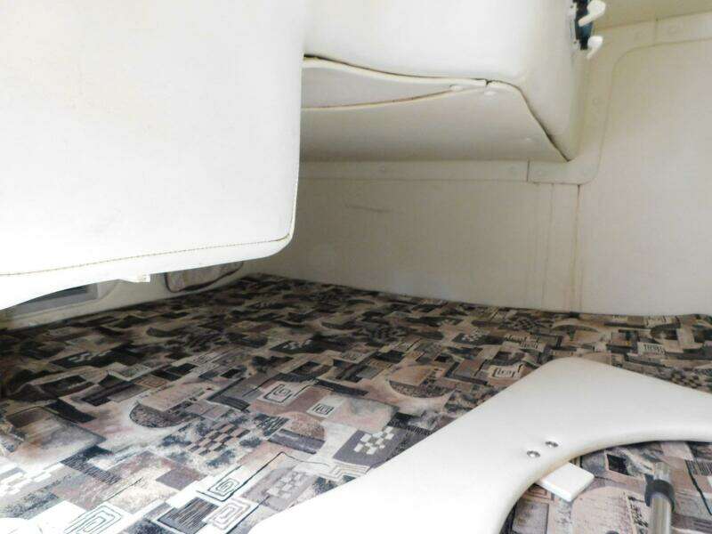 2004 Rinker Fiesta Vee 270