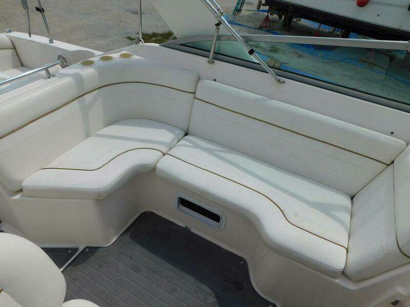 2004 Rinker Fiesta Vee 270