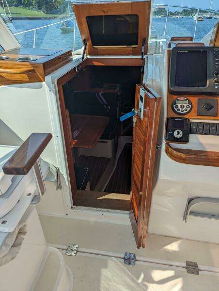 2006 Hunt Surf Hunter 33