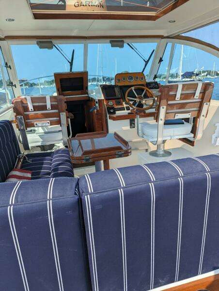 2006 Hunt Surf Hunter 33