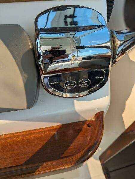 2006 Hunt Surf Hunter 33