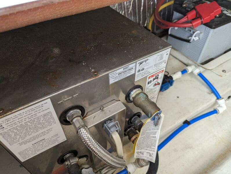 2006 Hunt Surf Hunter 33