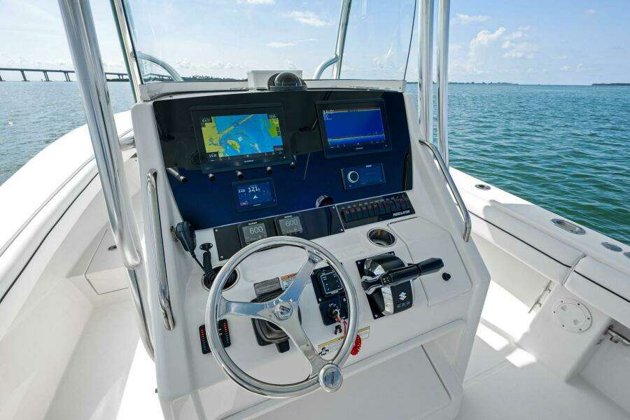 2012 Regulator 32 Helm