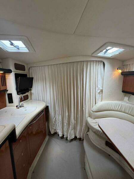 Searenity cabin to forward berth