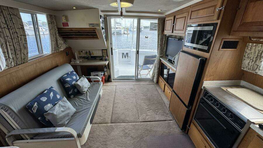 1999 Mainship 350 Salon