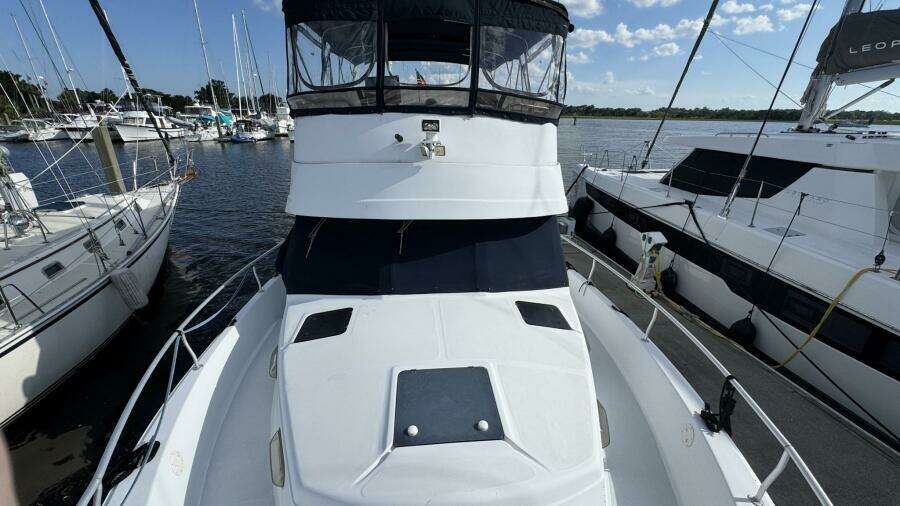 1999 Mainship 350 Bow