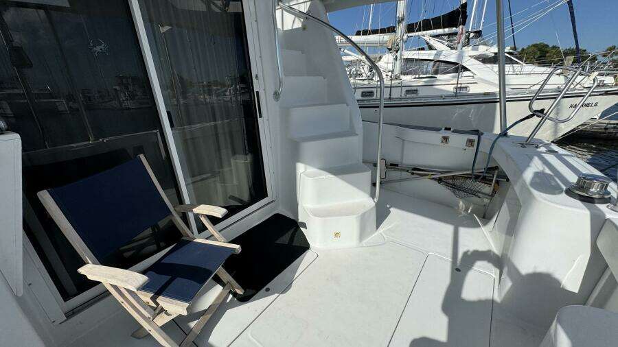 1999 Mainship 350 Aft Sundeck